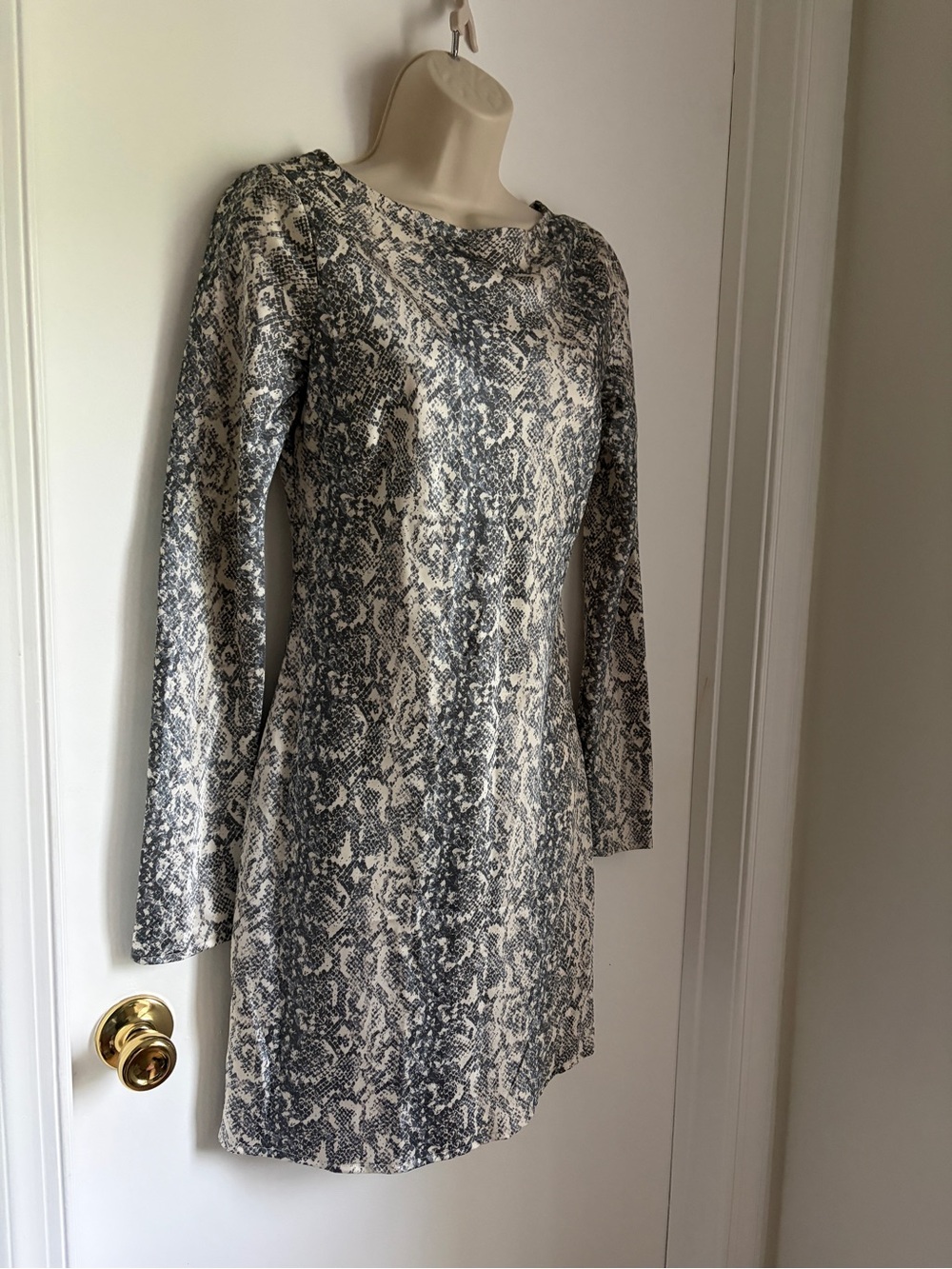 Abercrombie & Fitch Long Sleeve Snake Print Dress (Size Small Tall)